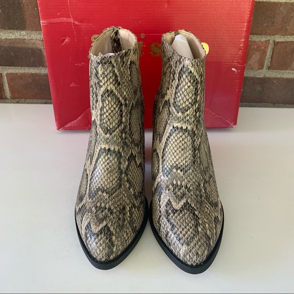 ZiGi Soho women’s Harlan Snake Print Block Heel Ankle Boots Size US 9 M NEW - Picture 2 of 8